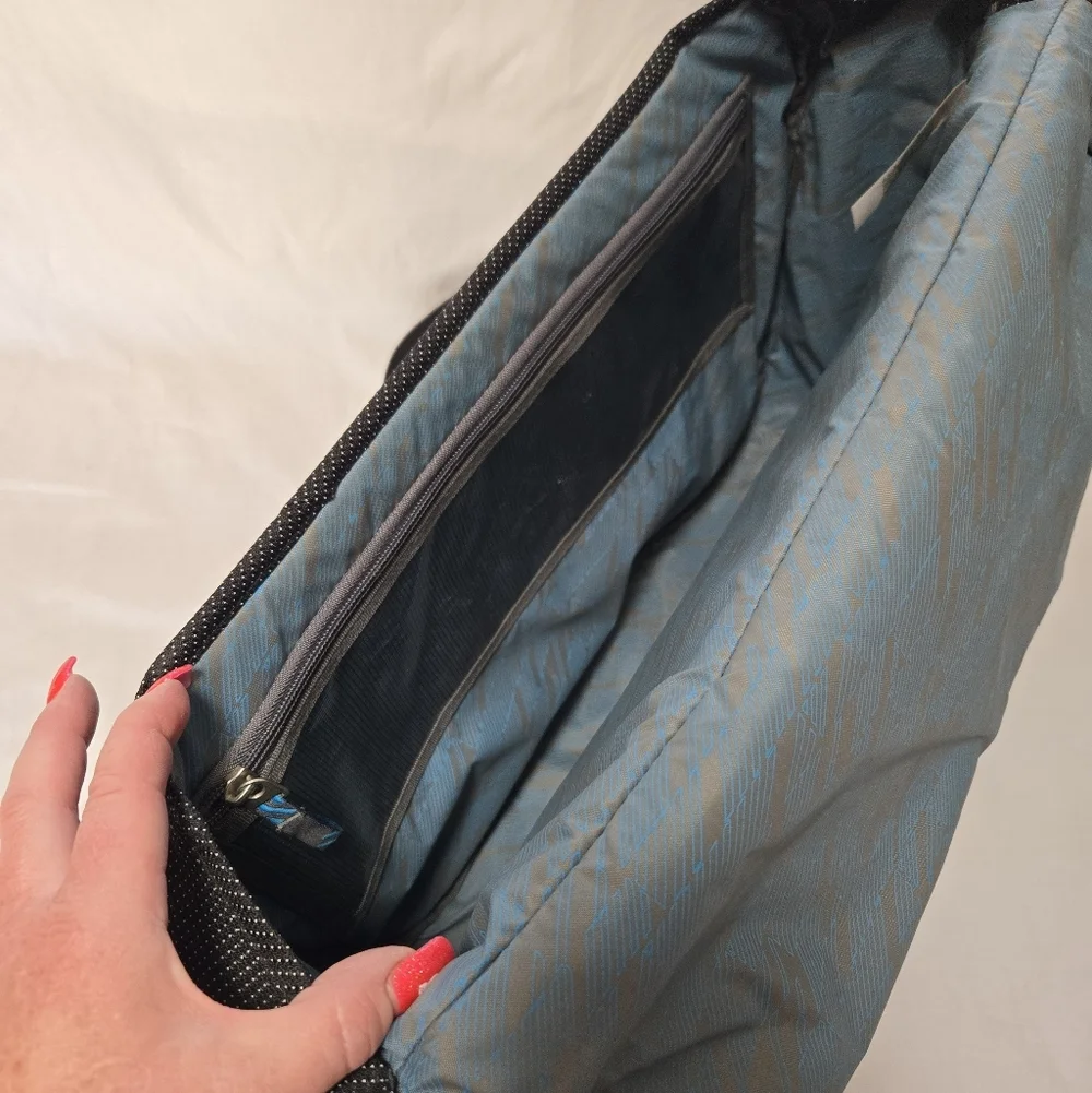 Thule Sweden Black Laptop Messenger Bag Multi-Pocket Organizer